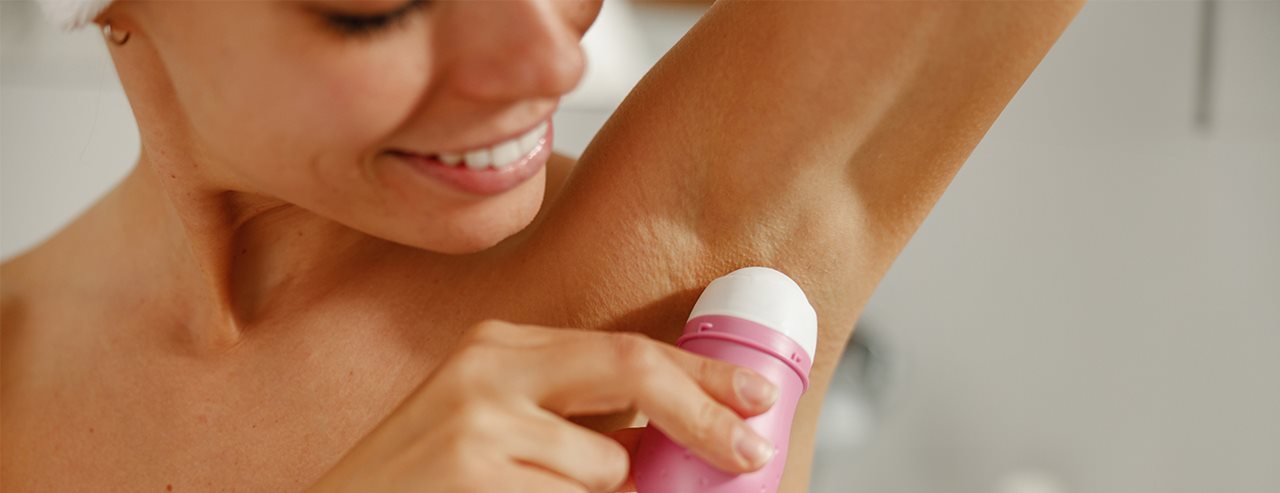 Izzadás és dezodor: egy bőrgyógyász elmagyarázza, mire érdemes figyelned