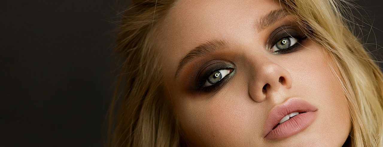 Grunge stílus: készítsd el a „Wednesday” sminket lépésről lépésre!