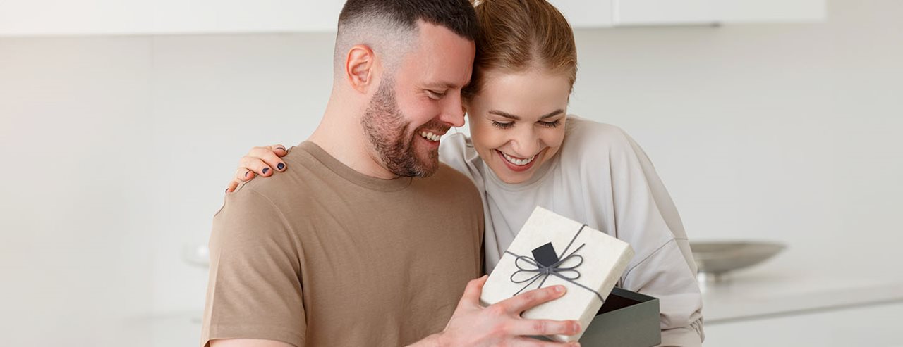 Valentin-napi ajándékok férfiaknak: ezekkel biztosan sikert aratsz