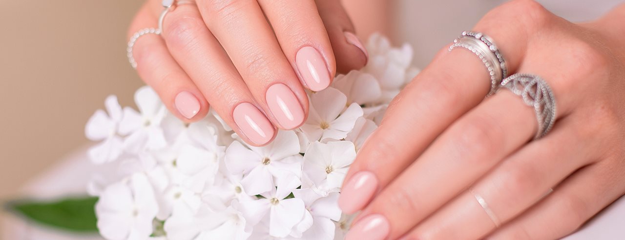 Esküvői körmök: Ezek most a legszebb minták