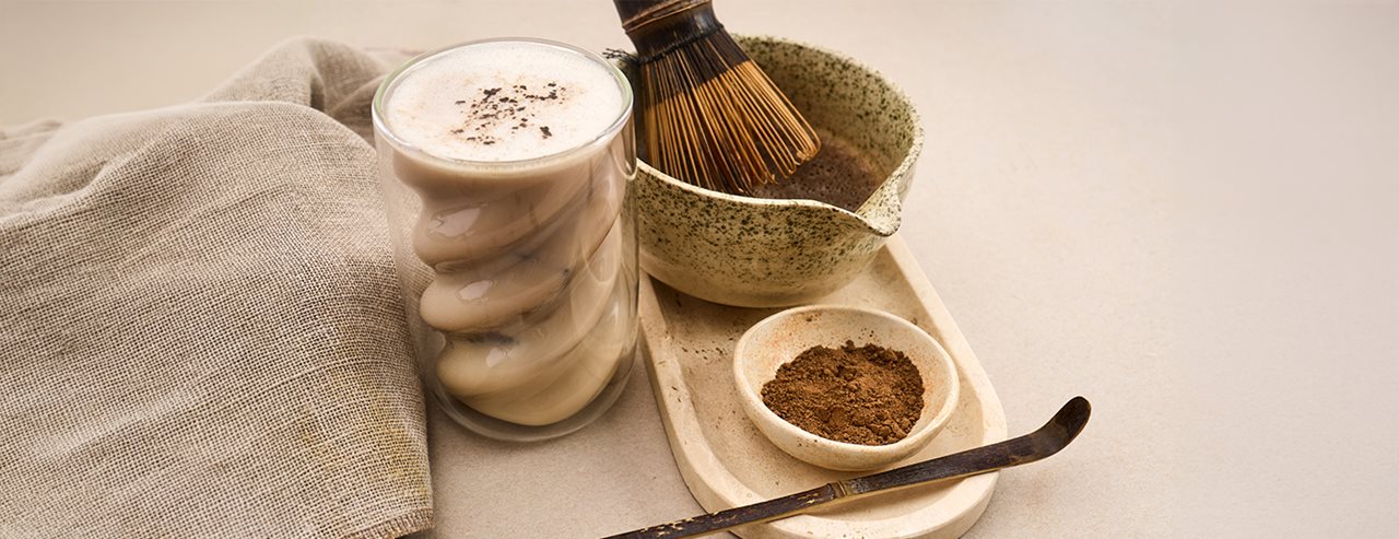 Az új trend: készíts otthon hojicha lattét!