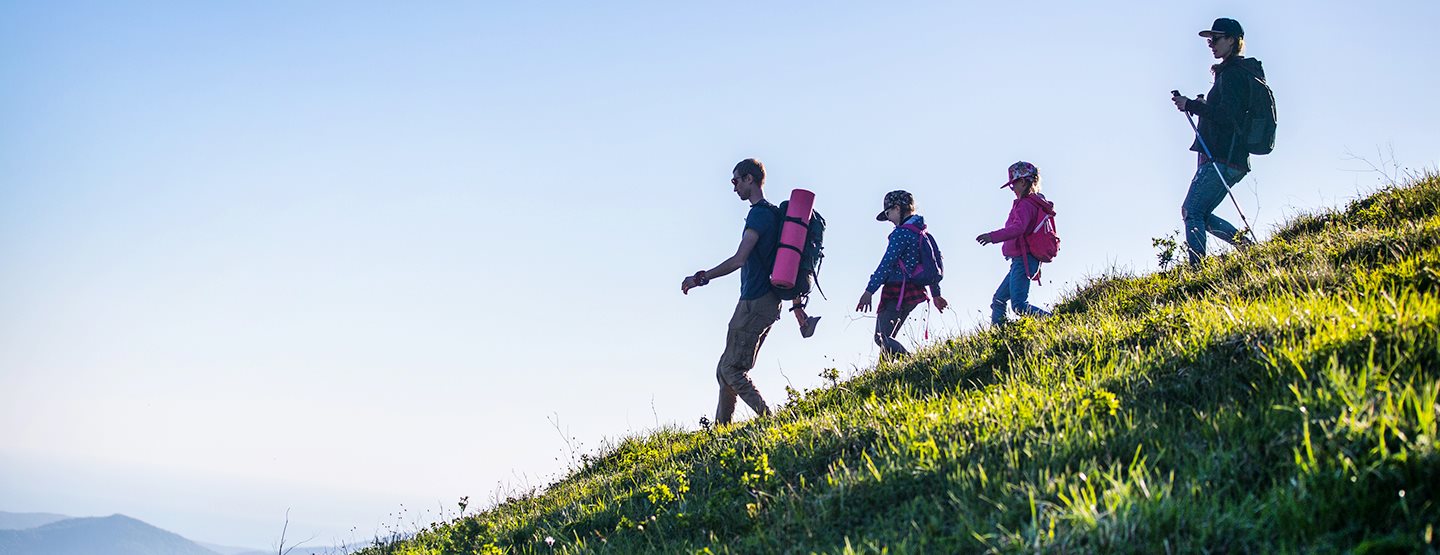 A hegyek közös felfedezése: így lesz mindenki számára valódi élmény a túrázás gyerekekkel