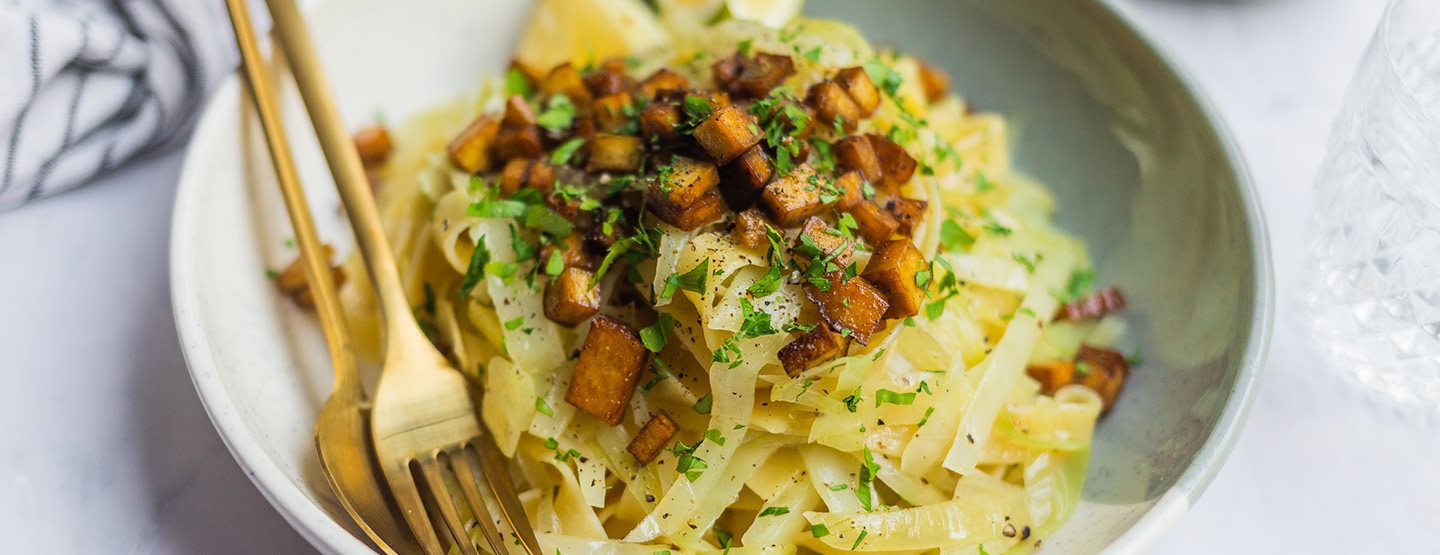 Vegán tészta: ez a káposztás hagymás tészta a tökéletes téli fogás