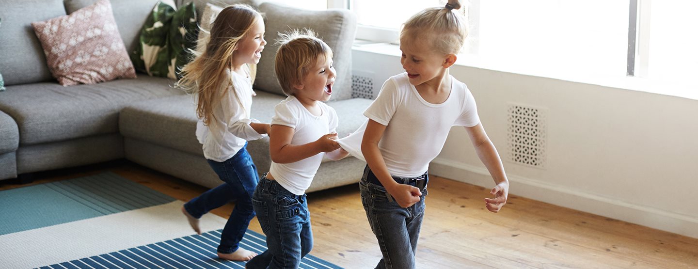 Rossz idő van? Játékötletek benti mókához minden korosztálynak