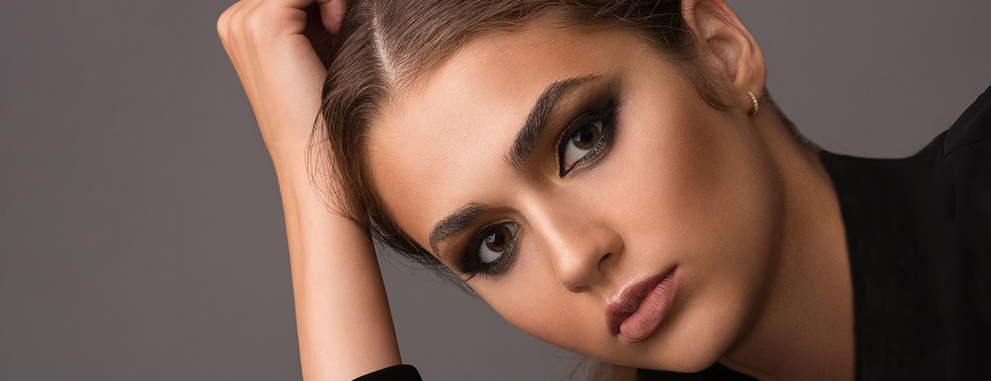 Tired girl smink: ezért lett most ennyire népszerű a goth hangulatú trend