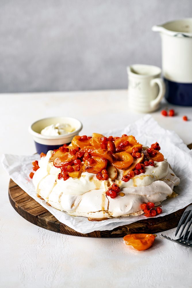 Barack-körte-berkenye Pavlova-torta