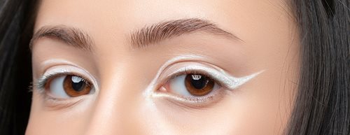 Így viseld 2026 Pantone trendárnyalatát, a Cloud Dancert