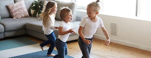 Rossz idő van? Játékötletek benti mókához minden korosztálynak