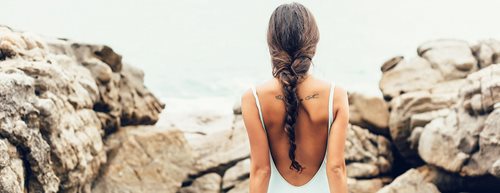Kócos francia fonat: így készítsd el a nyár It-Girl frizuráját