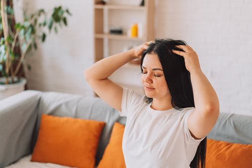 Így végezz frissítő, stresszoldó fejmasszázst otthon