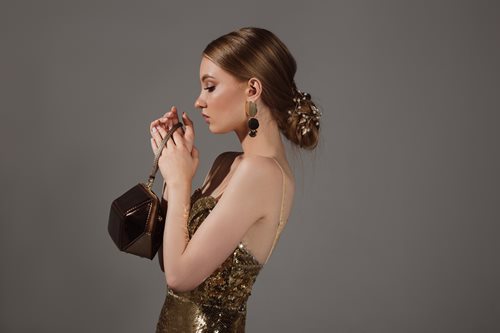 Gyors és látványos hajviseletek a karácsonyi bulira