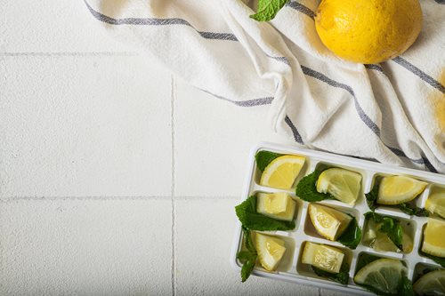 Gyümölcsös jégkockák és infuzált vizek 