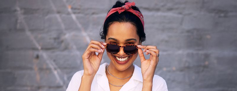 Trendi frizurák bandanával: így tudod viselni a 2025-ös must-have darabot