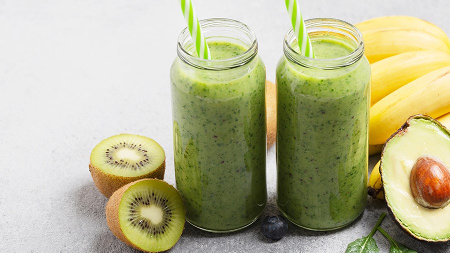 Avokádó-banán-kivi smoothie