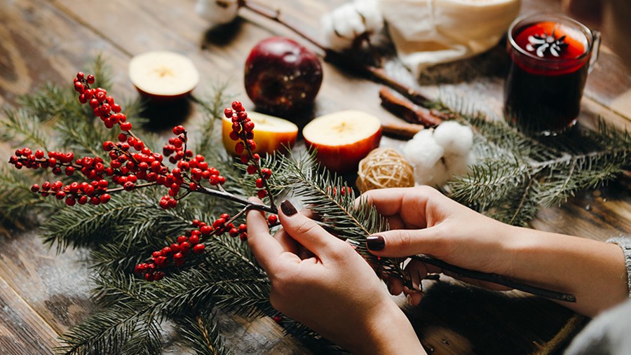 Így készíthetsz adventi koszorút saját kezűleg.