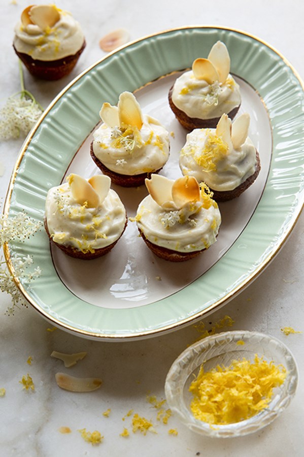 Süss isteni sajttortát és muffint húsvétkor!
