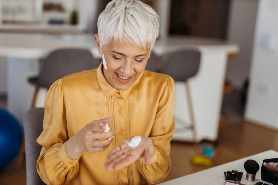 Anti-aging make-up